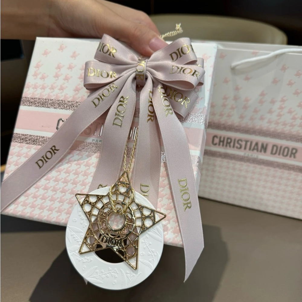Dior lucky charm diffuser in Rose pink
